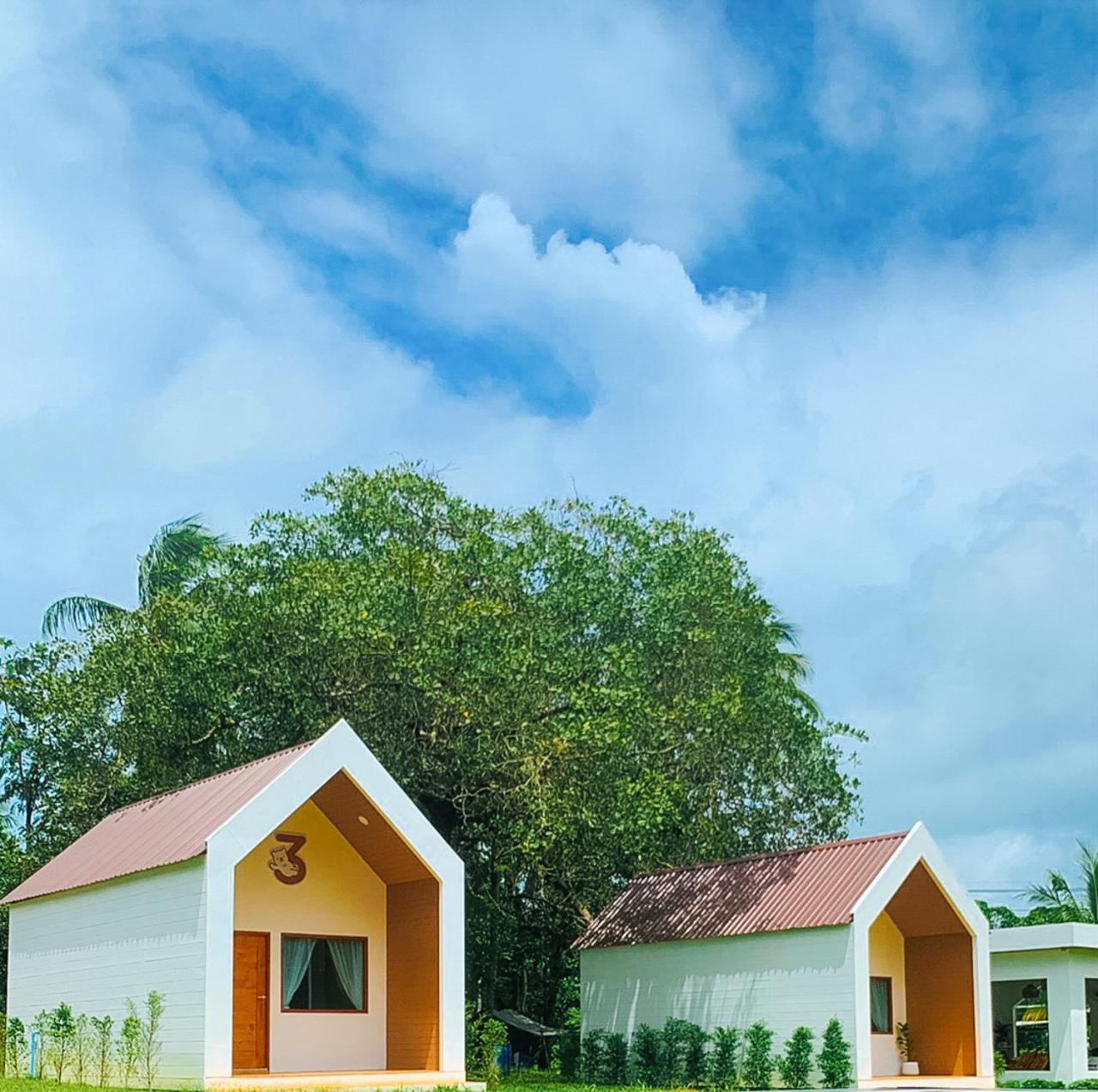 Sea Bear Resort ซีแบร์รีสอร์ต Koh Phayam Exterior photo